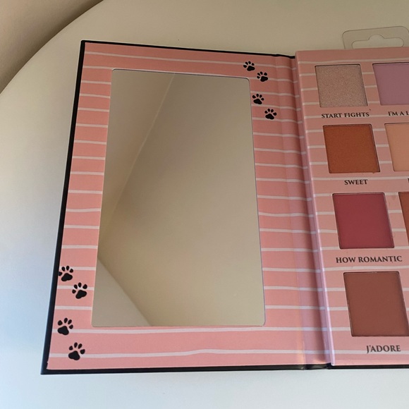 DISNEY Aristocats Marie Eyeshadow Palette - Picture 6 of 7